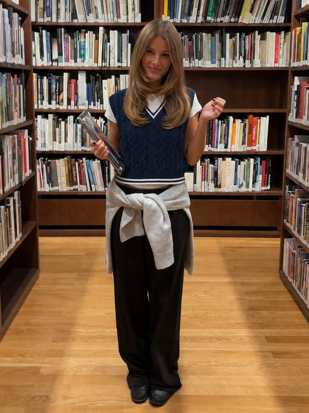 Aritzia Sunday Best Winston Cable Knit Sweater Vest XS Navy Preppy Tennis Prep
